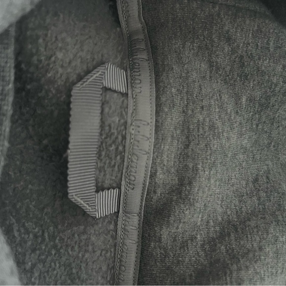 Lululemon, size 4, barely worn - Picture 2 of 2